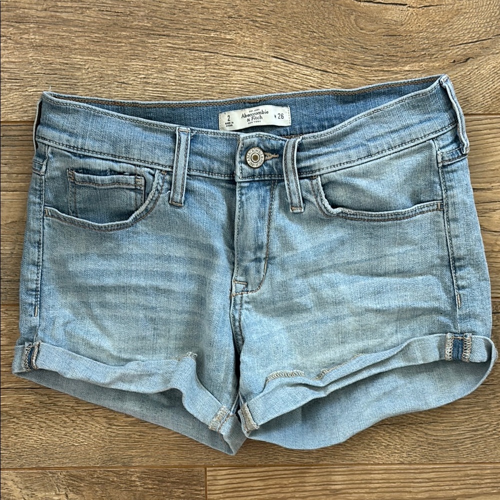 Abercrombie & Fitch Womens Light Wash Cuffed Denim Jean Shorts 2 / 26